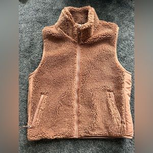 Aritzia Cody Vest Size Large